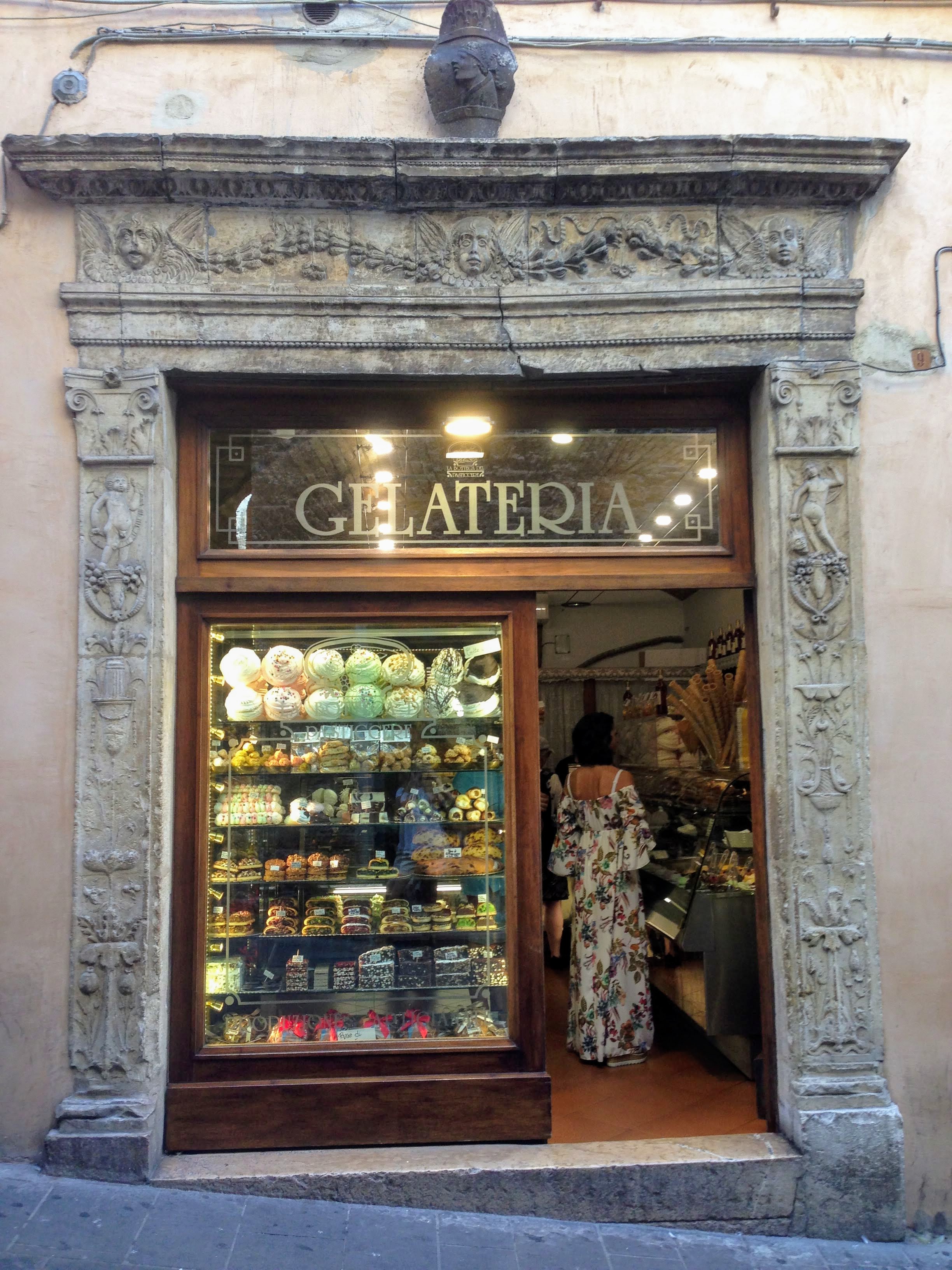 gelateria Assisi Italy travel guide