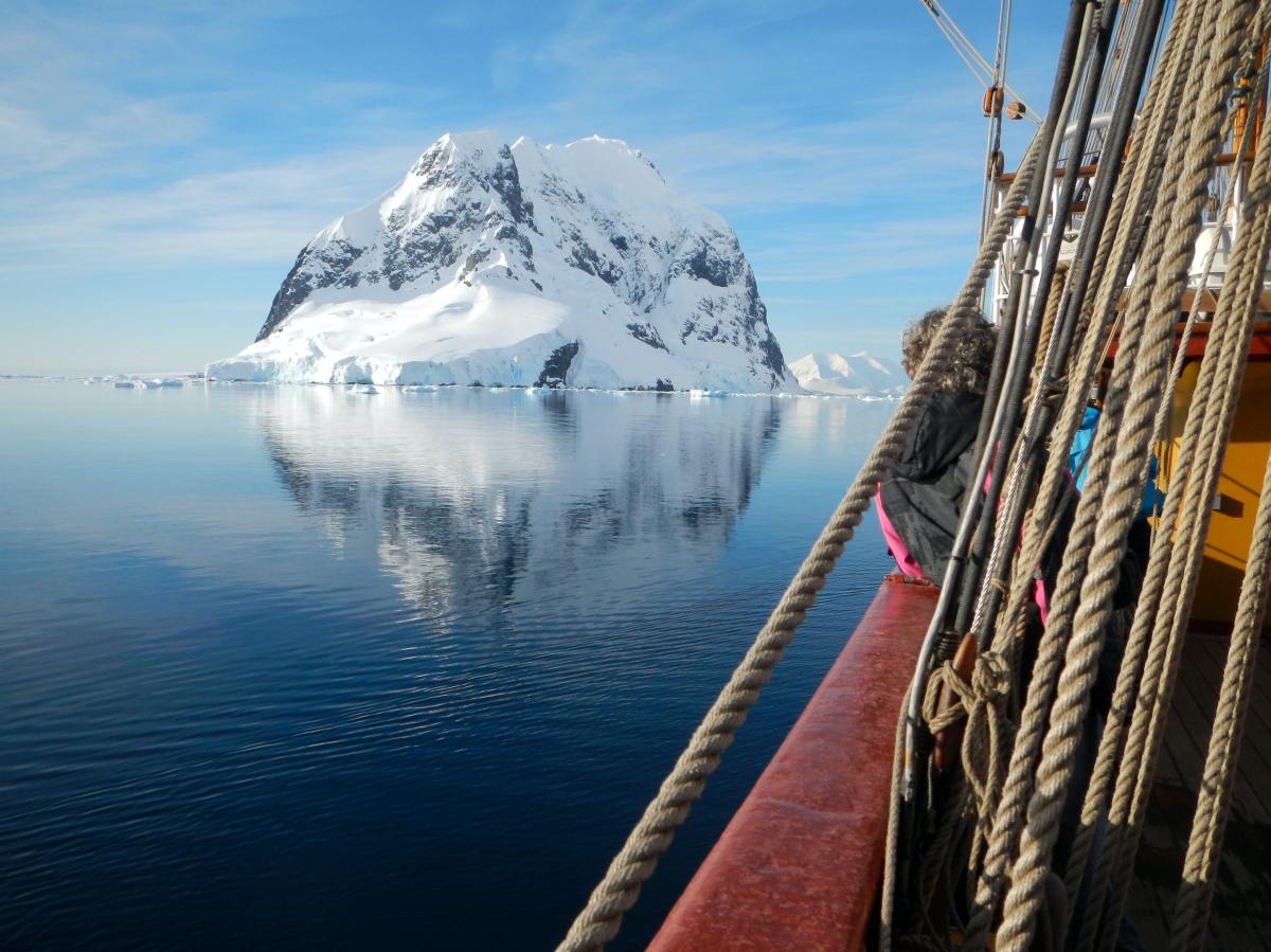 Antartica ship ice berg travel bucket list